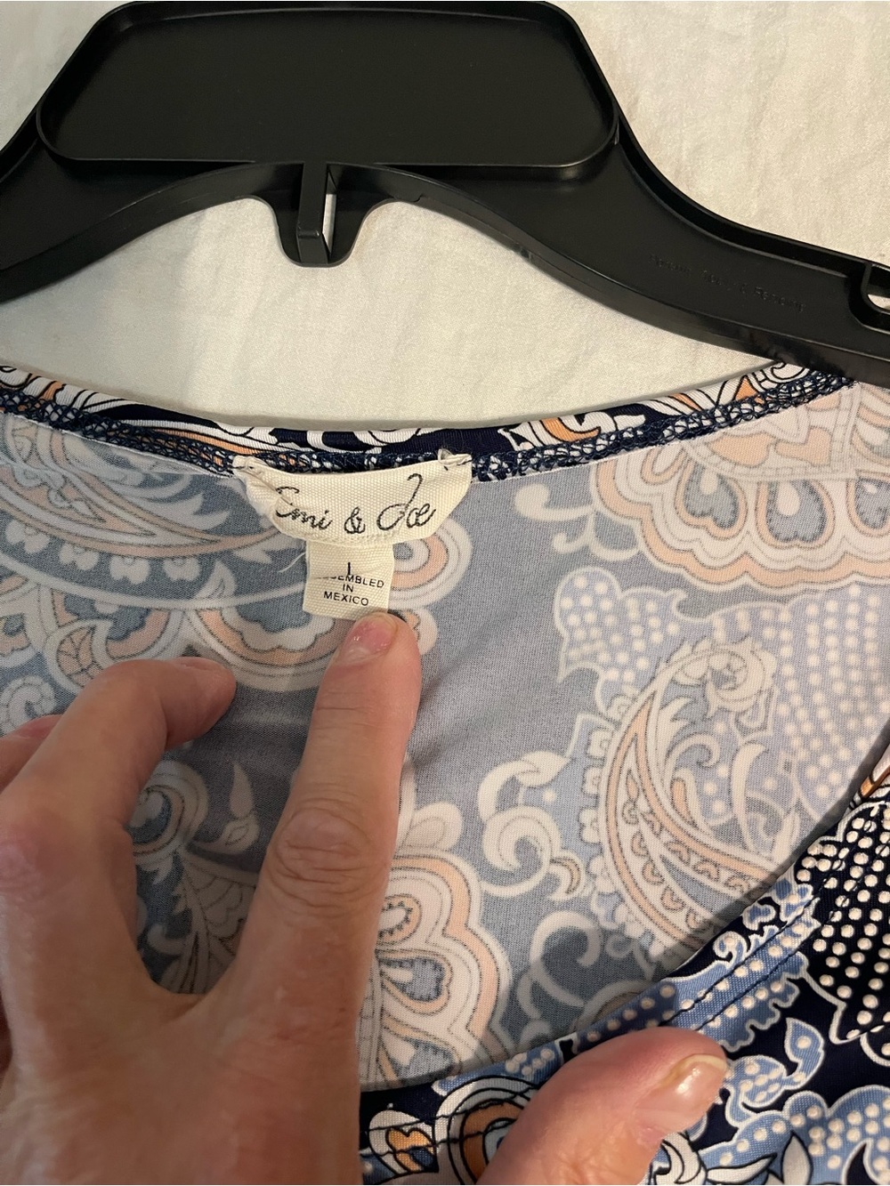Women’s Navy Paisley Tie-Hem Short Sleeve Top - Picture 5 of 5